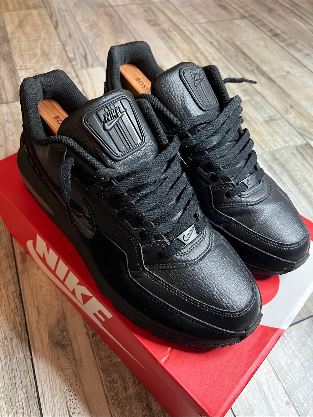 Nike Men’s Air Max LTD 3’s Size 11 Leather Low-Top Sneakers